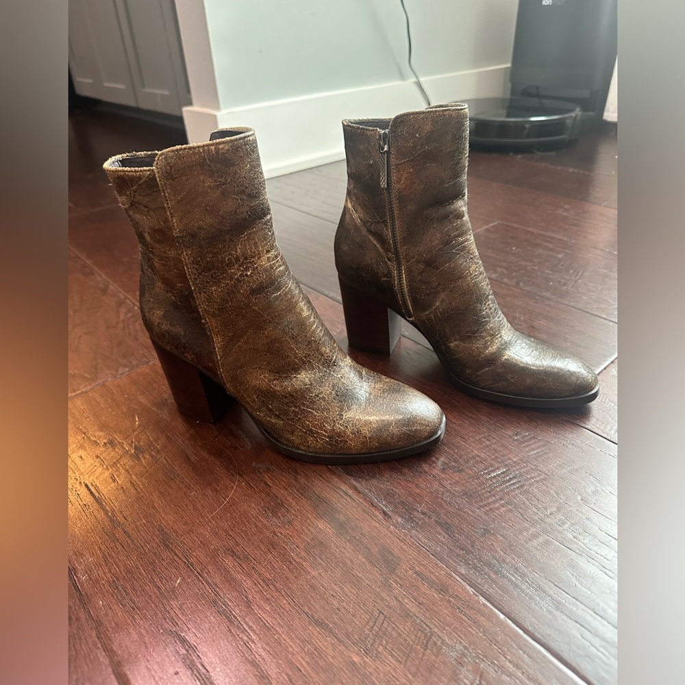 Donald J Pliner, brand new booties, size 8